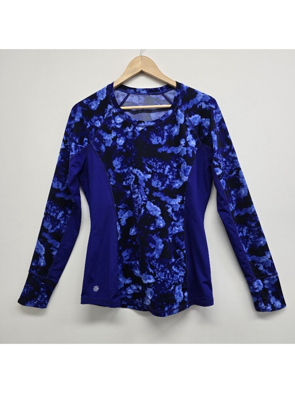 Athleta Runway Long Sleeve Top T-Shirt Size M Athleisure Outdoor Performance